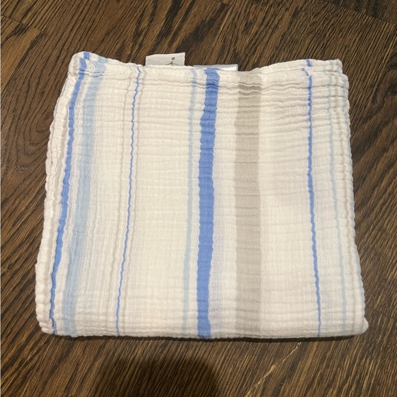 Bundle of 4 ‘Aden + Anais’ Beautiful Baby Swaddles! - Picture 4 of 14